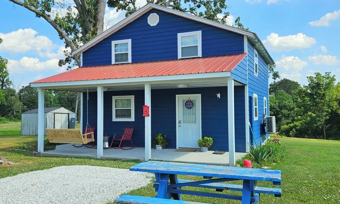 Bryant Cabin | LIBERTY LODGE - Beautiful 2-bed 2-bath Cabin in Bryant w/Fast WiFi & AC