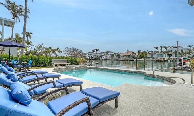 Sarasota House | Lido Key Home with Pool and Dock