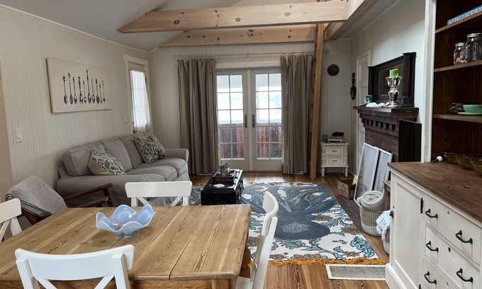 Hull Cottage | Life by the shore in Hull, MA at an antique house with bay views