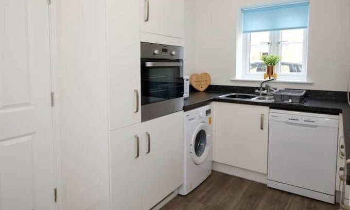 Colchester House | Light and Airy 3 Bed Home in Colchester!
