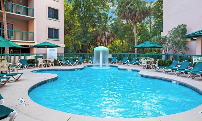 Hilton Head Resort | Light-Filled 1BR Escape Near Beach, Dining, Ice Cream Shops and Sunny Pool Days