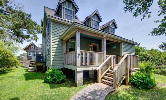 Ocracoke Cottage | Lighthouse Cottage: Classic Ocracoke Cottage