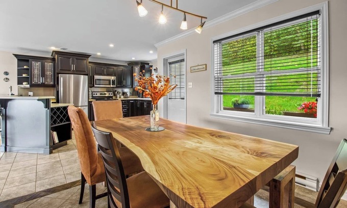 Waterford Valley House | Like Home Getaway near Walking Trails and Downtown