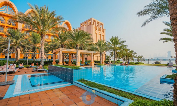 Palm Jumeirah Apartment | Like Home - P210 Luxury Living: 1-Bedroom Apt with Pool Viewsn