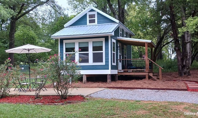 Starkville Cabin | Lil' Retreat on Poorhouse