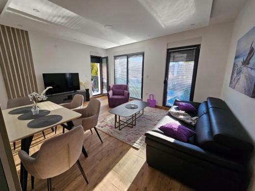 Vrdnik Apartment | Lila Hedonica