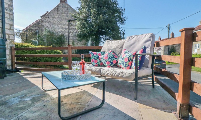 Wombleton Cottage | Lilac Cottage