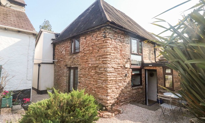Paignton Cottage | LILAC COTTAGE, romantic, character holiday cottage in Marldon