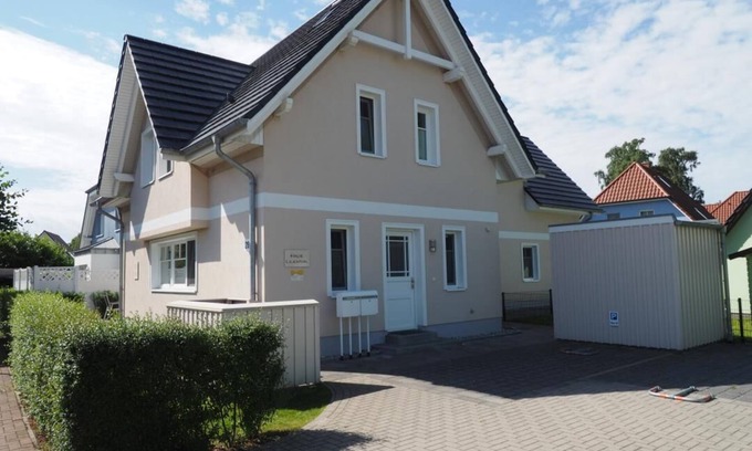 Zingst House | Lilienthal, exclusive DHH for 6 people in Zingst with sauna, fireplace and WLAN
