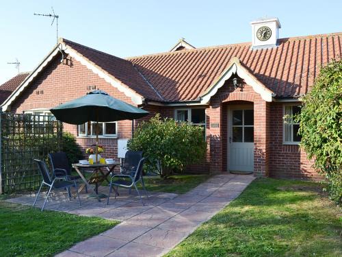 Irstead House | Lily Broad Cottage