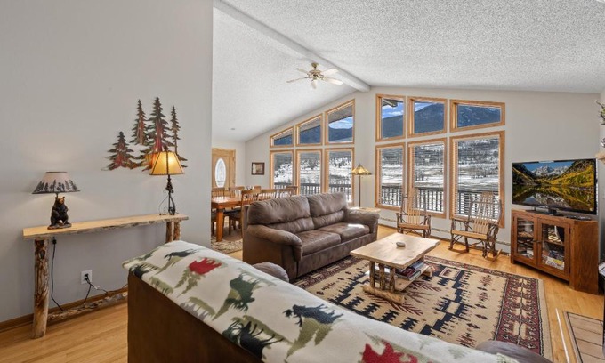 Estes Park House | Lily Mountain Lodge - Amazing Mountains Views, Private Hot Tub, Great Location
