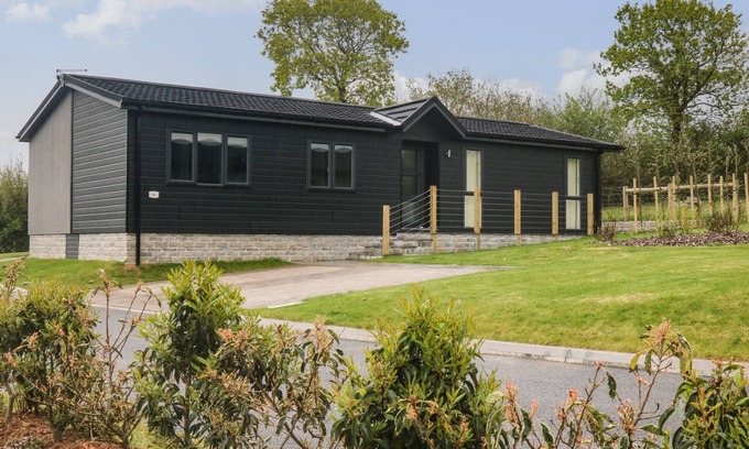 Lifton Cottage | LILY, pet friendly, with hot tub in Ashwater