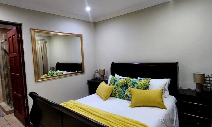 Die Wilgers Villa | Lily Rest Garden Cottage