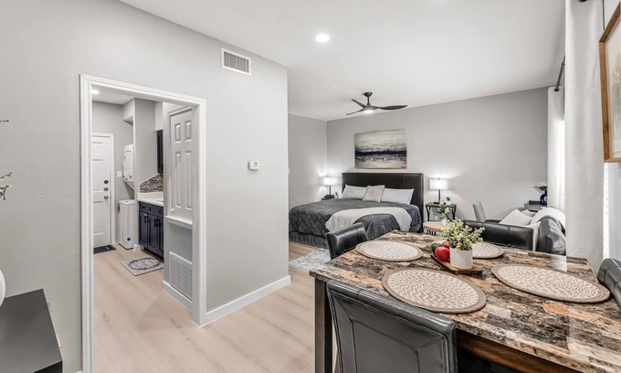 Northgate Apartment | Lily: Studio Apt, 4 Minute Walk to Campus, Newly Remodeled
