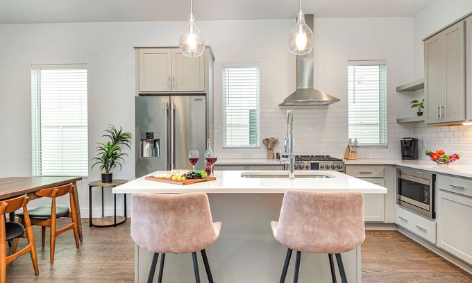 Talbot's Corner Cottage | Limbo - In Cumberland Heights - Mins to Germantown
