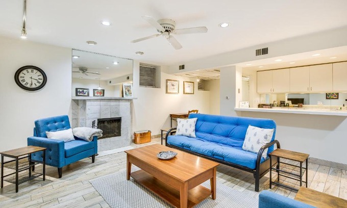 Lincoln Park Apartment | Lincoln Park Apt Walk to Beach, Shops and Dining!