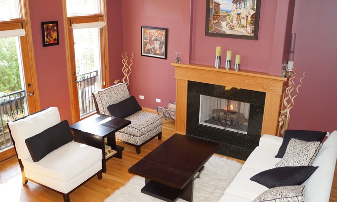 Lincoln Park House | Lincoln Park Single Family Home (4bdrm 3.5 bth)-2 Car Garage 4200sqft Sleeps 24