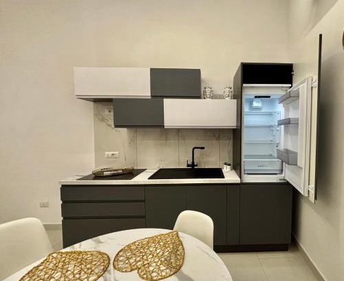 Pozzuoli House | Lindas Room