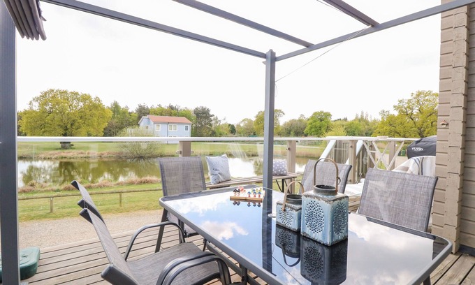 Hopton Cottage | LINKS VIEW, country holiday cottage, with open fire in Fritton