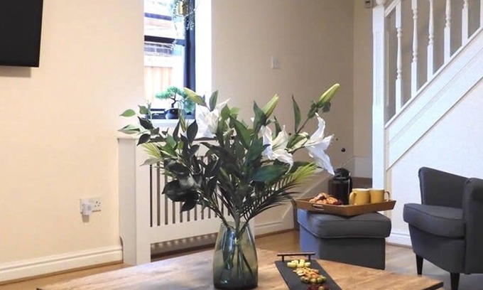 Hoole Apartment | Lion House Chester - Very Near Zoo Ideal for Families