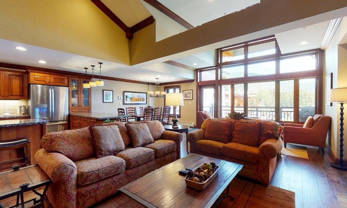 Vail Ski Chalet | Lion Square Lodge East 313