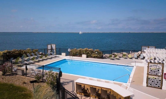 Asiatown Apartment | Liquid Living On The Lake
