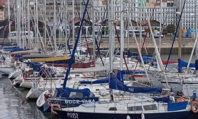 Lisbon Old Town Boat Rental | Lisbon Cosy Boat - Be Happy in the City Center