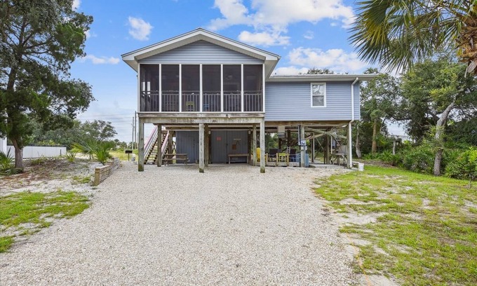 East End House | LISTEN TO THE WIND rustle the pines and the waves crash along the shore.