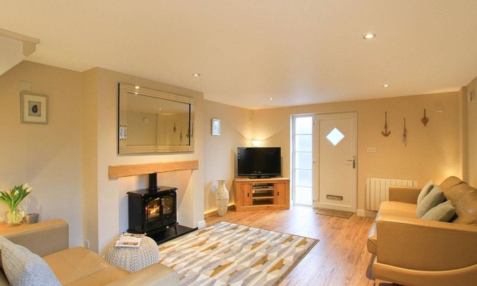 Criccieth Cottage | LITTLE BAKEHOUSE, pet friendly, with open fire in Criccieth