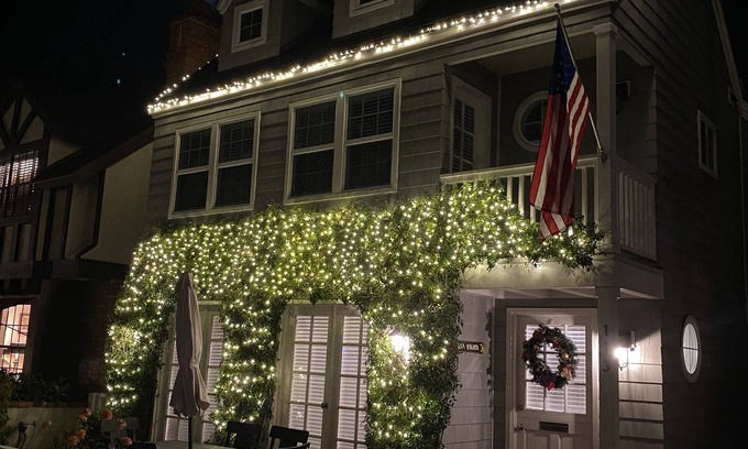 Newport Beach House | Little Balboa Island, Cape Cod, Great Location, Close To Beach, 3 Blocks to Town