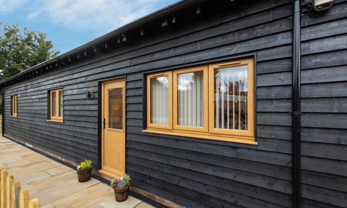 Sutton Valence House | Little Barn - Four Bedroom House, Sleeps 8