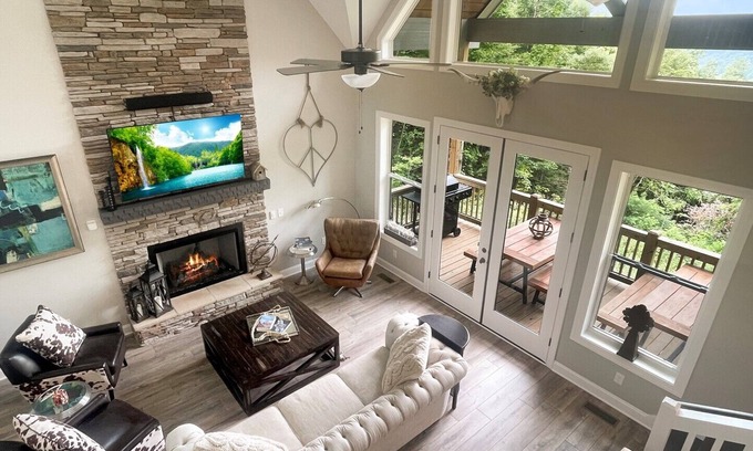Bryson City Cabin | Little Bear - family friendly amenities, free attractions included