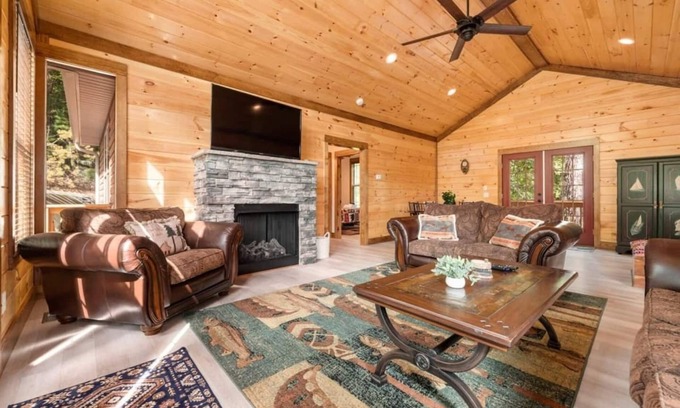 Lake Lure House | Little Bear's Cabin: Newly Built, Amazing Lake/Mtn Views, HotTub, Fully Stocked, New Appliances