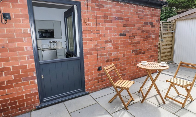 Padfield Cottage | LITTLE BIRCHINLEA, pet friendly, character holiday cottage in Glossop