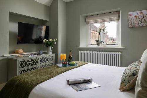 Bourton House | Little Gem Cottage Luxury cottage Bourton, dog friendly, parking, Gdn