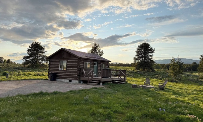 Island Park Cabin | Little House on the Prairie*Pet Friendly, Wifi Access, Fire Pit, Bbq Grill