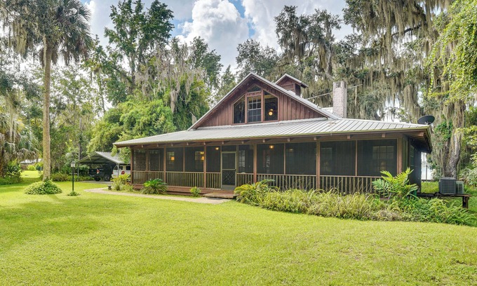 Welaka House | Little Lake George Hideaway w/Furnished Boathouse