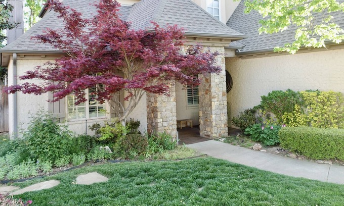 South Tulsa House | LIV Golf Course <3 mi from custom 4BR, theater, office, chef’s kitchen &studio
