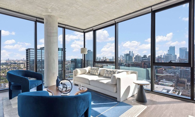 West Loop Apartment | Live in Luxe: West Loop 2BR w/Top Amenities