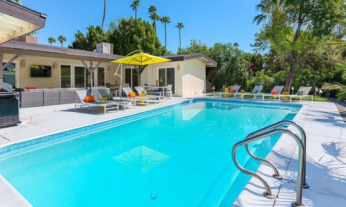 Palm Springs House | Live The Life Of Leisure - In The Glamourous Movie Colony!