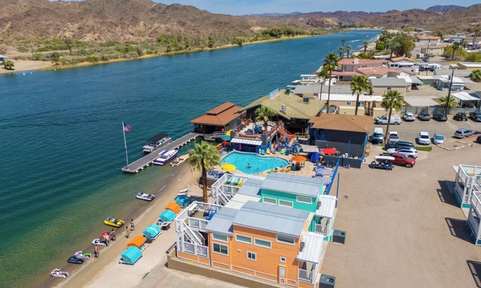 Parker Strip House | Livin' the dream, Front Row! Roadrunner Resort