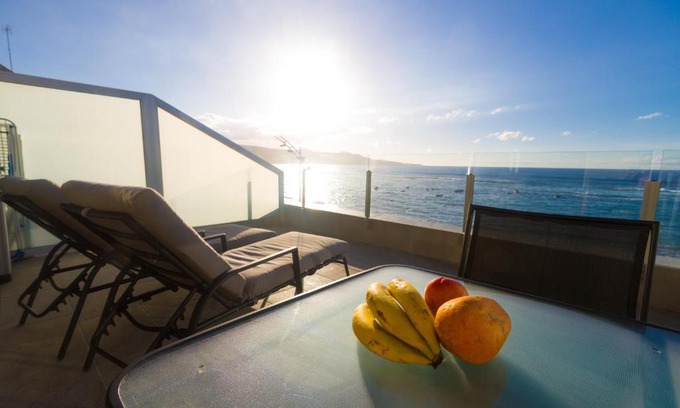 Las Palmas de Gran Canaria Apartment | Living Las Canteras Homes - FRONT-LINE BEACH