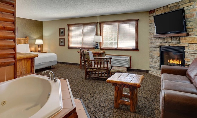 Galena Hotel | Living Room, Whirlpool, Theme Suite, Stoney Creek Galena | 2 Units