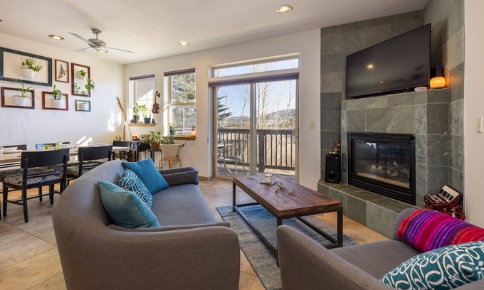 Frisco Condo | Living Wall Luxury