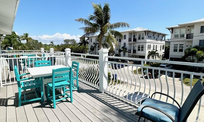 Siesta Key Condo | LJ's Cottages 3 - BALCONY VIEWS BEACH POOL SAND SUNSETS