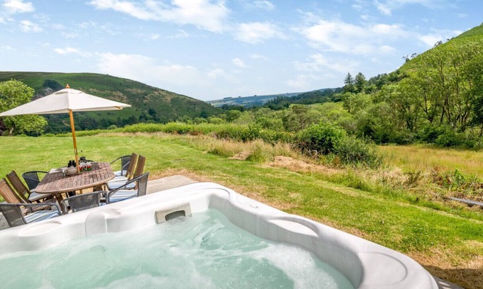 Llanwrtyd Wells House | Llety Llanwrtyd - Five Bedroom House, Sleeps 10