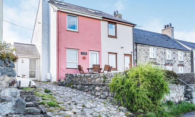 Ty Croes Cottage | LLONYDD, pet friendly, country holiday cottage in Aberffraw