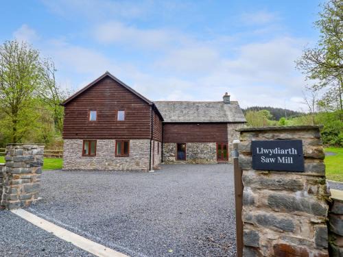 Llanfair Caereinion House | Llwydiarth Saw Mill