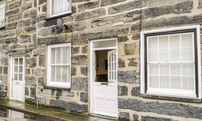Borth-y-Gest Cottage | LLYS MADOC, romantic, luxury holiday cottage in Porthmadog
