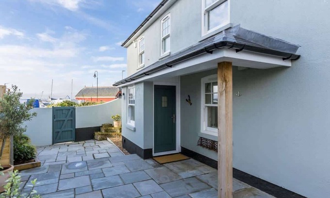 Poole Apartment | Lobster Cottage - Stone's Throw from Poole Quay